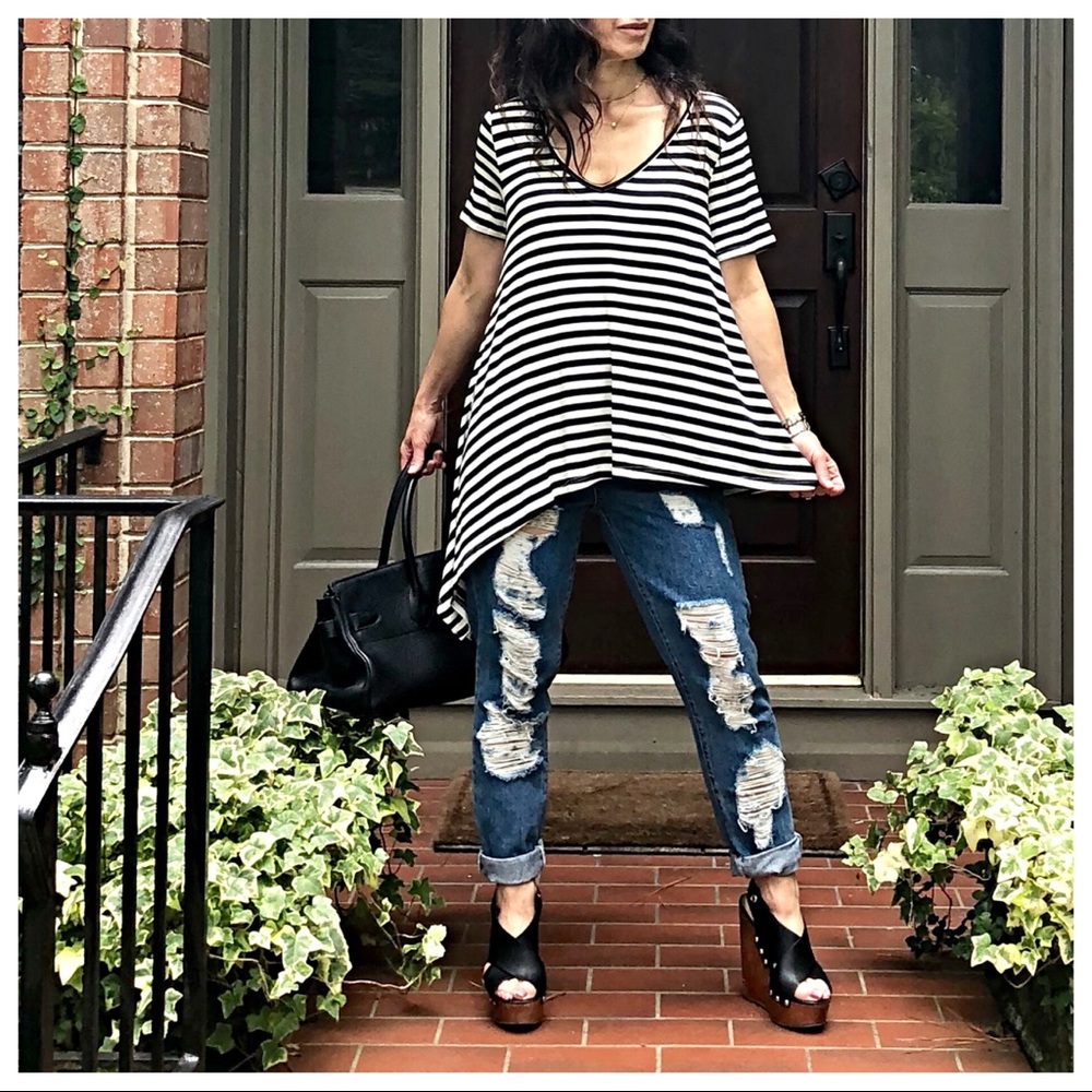 ✨LAST ONE✨Striped V neck asymmetrical top - Picture 7 of 8